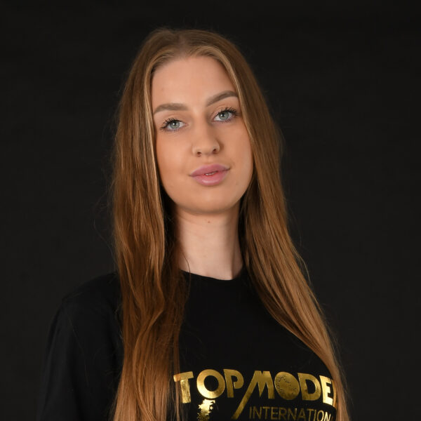 140 – CSENGE DORKA